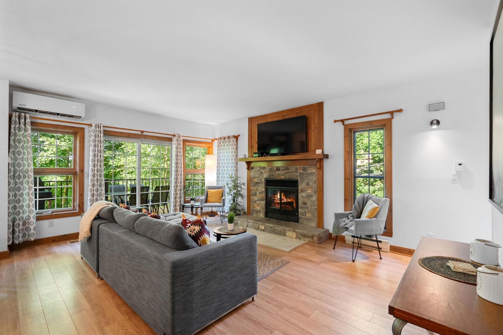 Les Falaises Tremblant - Ski Inout Condo W2Bdrs モントランブラン エクステリア 写真