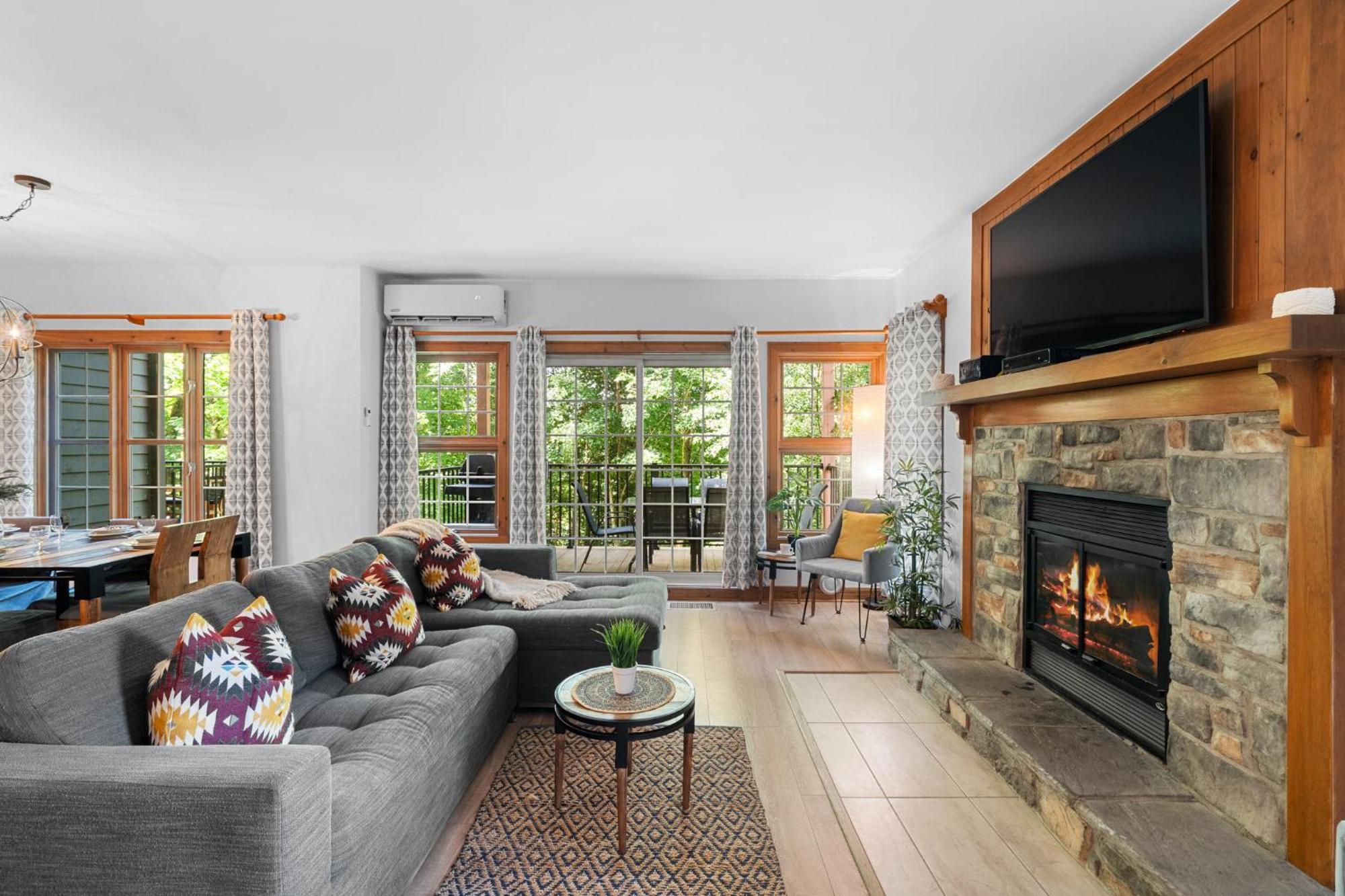 Les Falaises Tremblant - Ski Inout Condo W2Bdrs モントランブラン エクステリア 写真